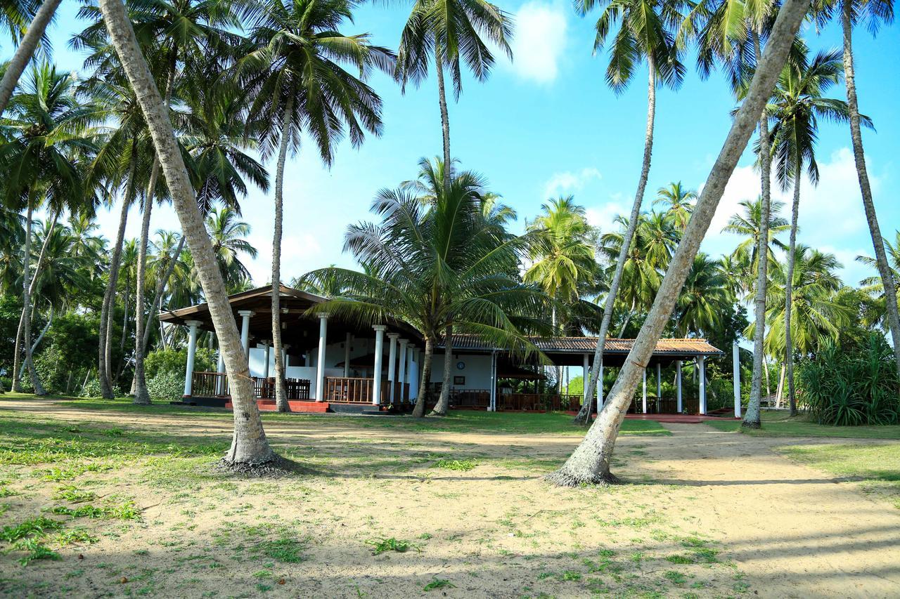 Darwins Beach Resort Тангалле Екстер'єр фото