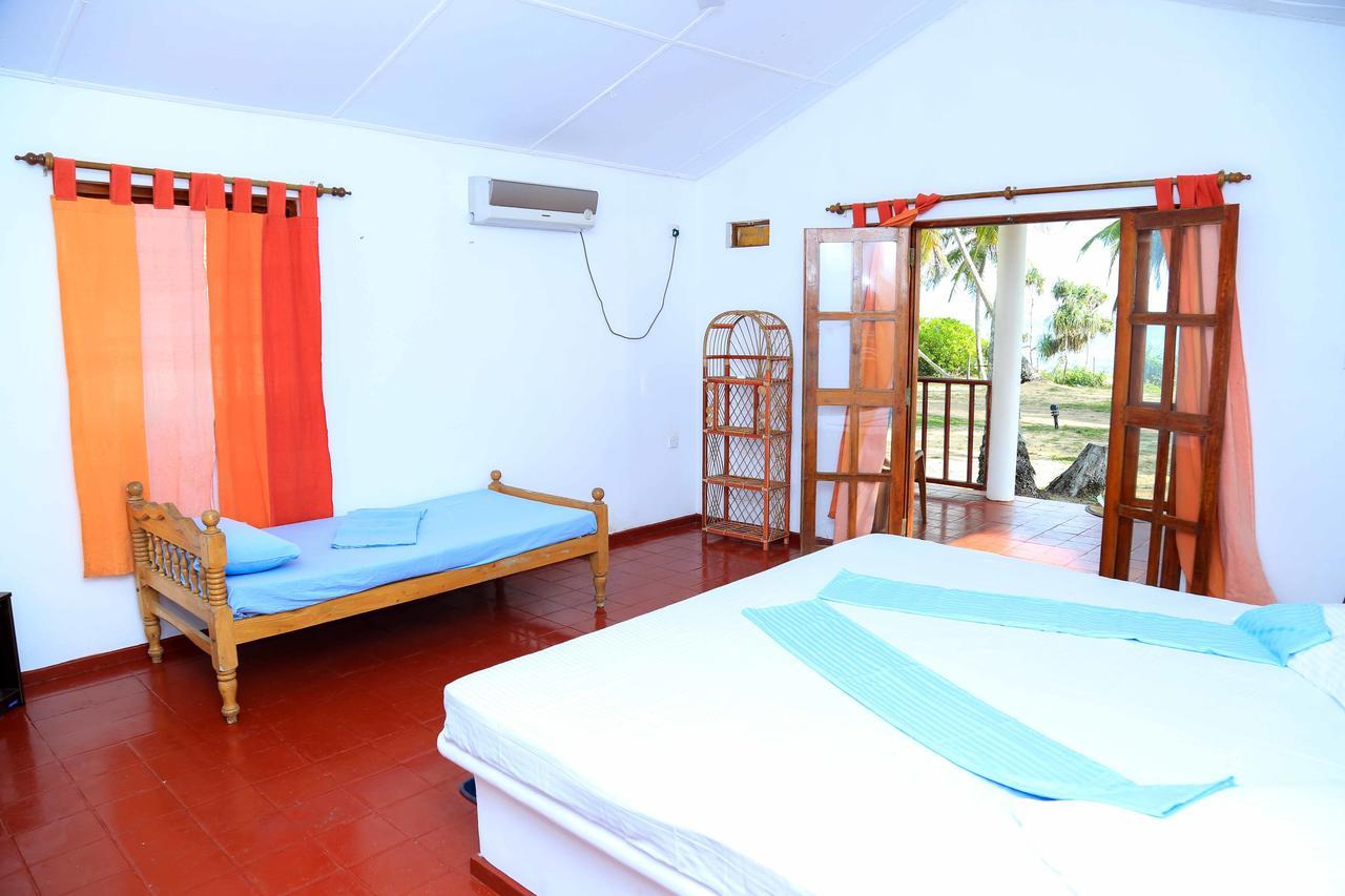 Darwins Beach Resort Тангалле Екстер'єр фото