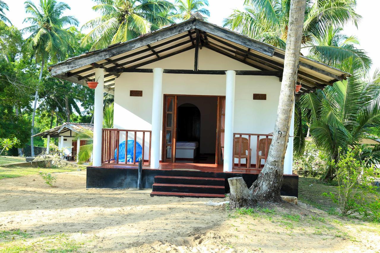 Darwins Beach Resort Тангалле Екстер'єр фото