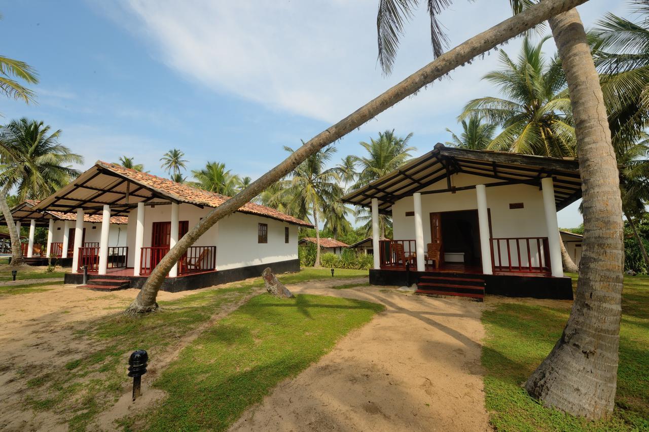 Darwins Beach Resort Тангалле Екстер'єр фото
