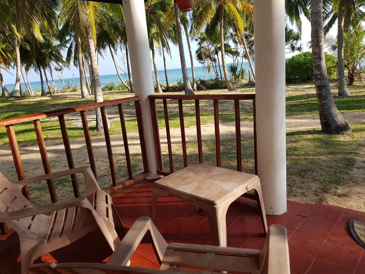 Darwins Beach Resort Тангалле Екстер'єр фото