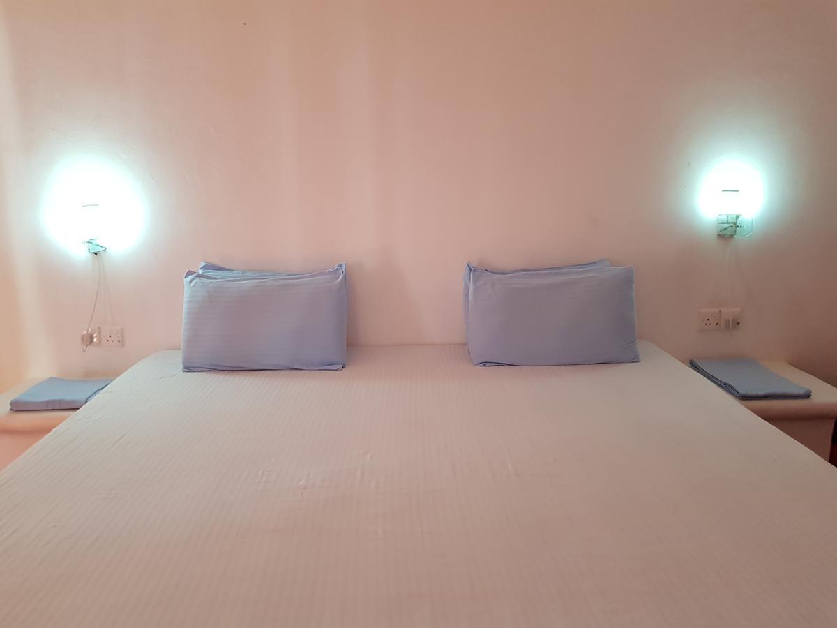 Darwins Beach Resort Тангалле Екстер'єр фото