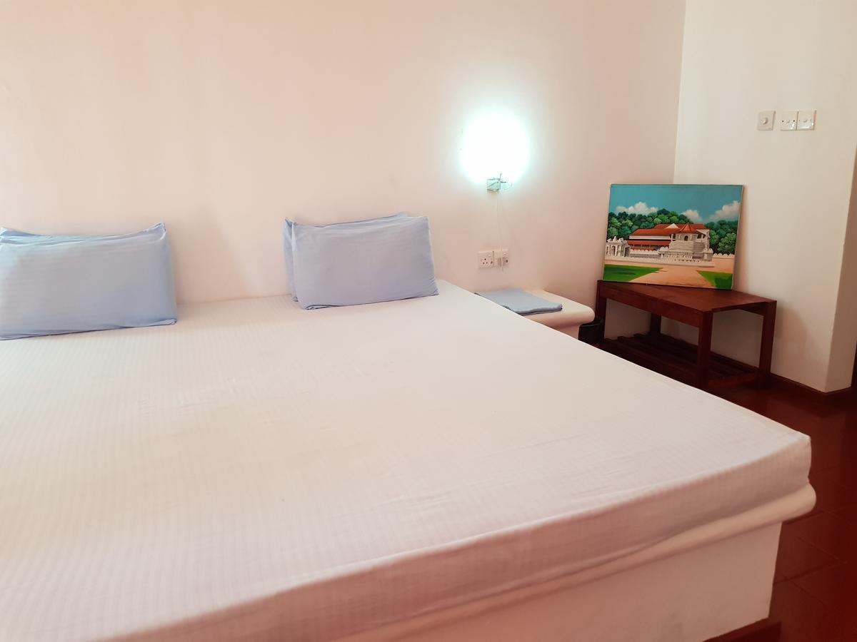 Darwins Beach Resort Тангалле Екстер'єр фото